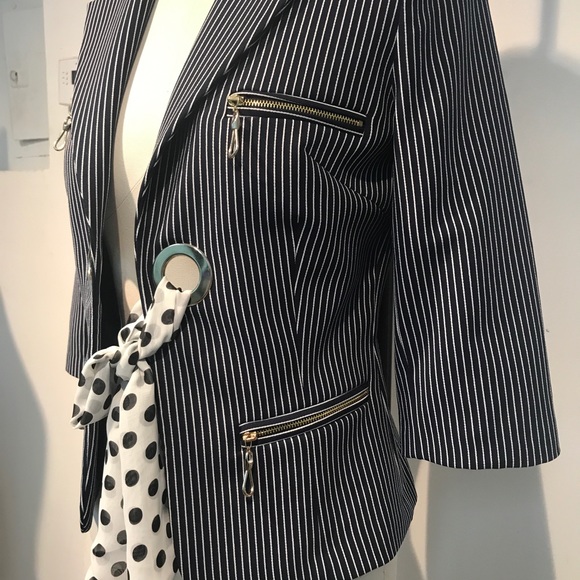 3/4 sleeve blazer with front tie - Picture 3 of 4